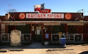 The Broken Spoke -- the last great Texas boot-scootin' honky-tonk